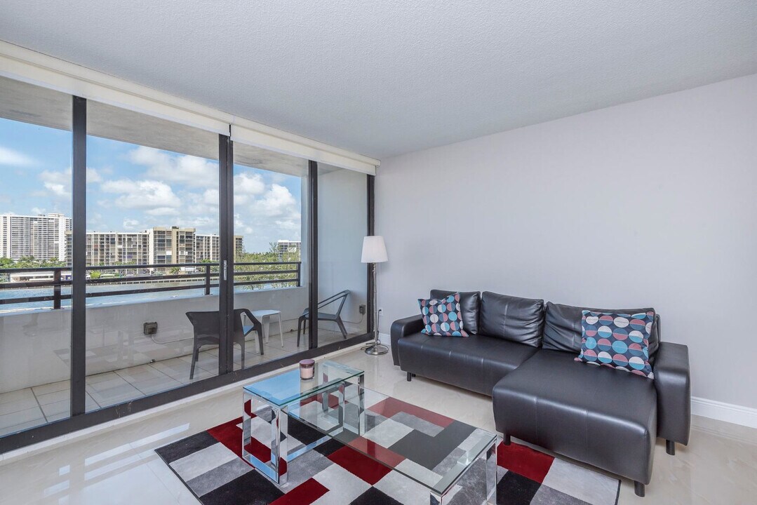 3505 S Ocean Dr in Hollywood, FL - Building Photo