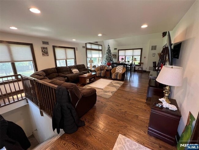 26 Wayne St in Montvale, NJ - Building Photo - Building Photo