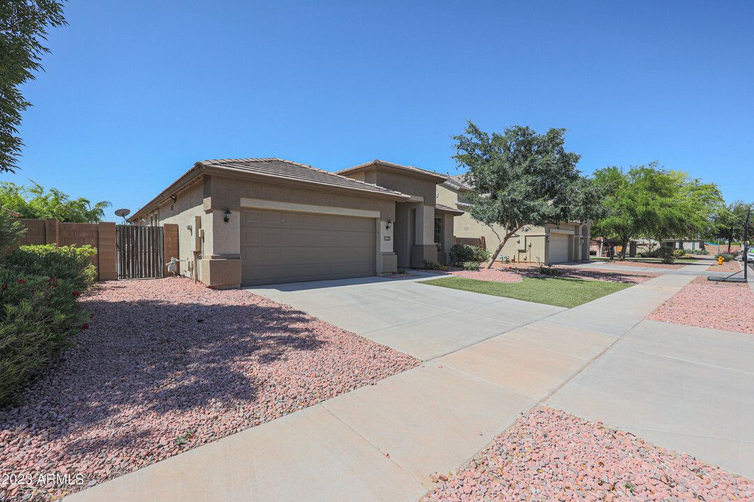 11863 W Alvarado Rd in Avondale, AZ - Building Photo