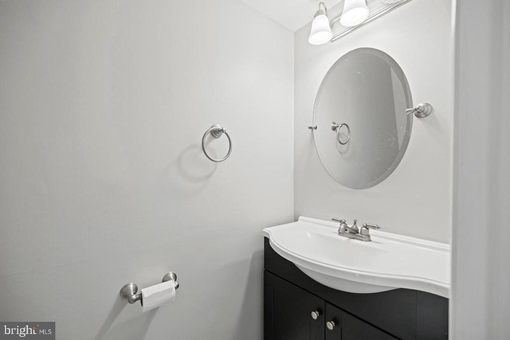 7442 Adams Park Ct in Annandale, VA - Building Photo