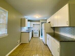 8921 W 98th Terrace in Overland Park, KS - Building Photo - Building Photo