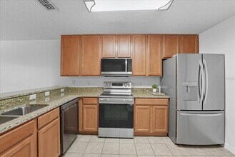 221 Sterling Springs Ln in Altamonte Springs, FL - Building Photo - Building Photo