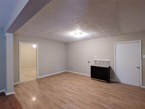 2016 Creston Dr-Unit -2 in Houston, TX - Building Photo - Building Photo