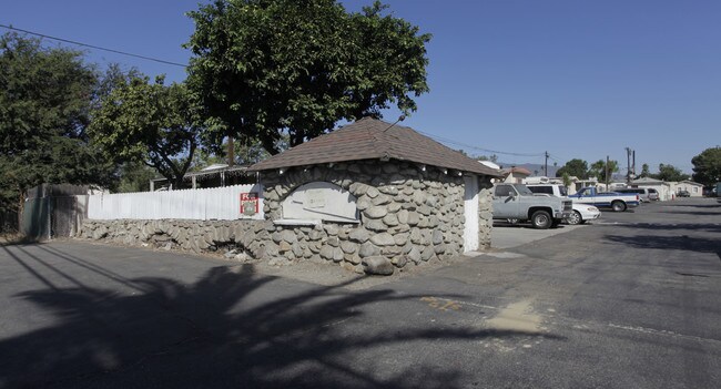16304-16330 Foothill Blvd in Fontana, CA - Foto de edificio - Building Photo