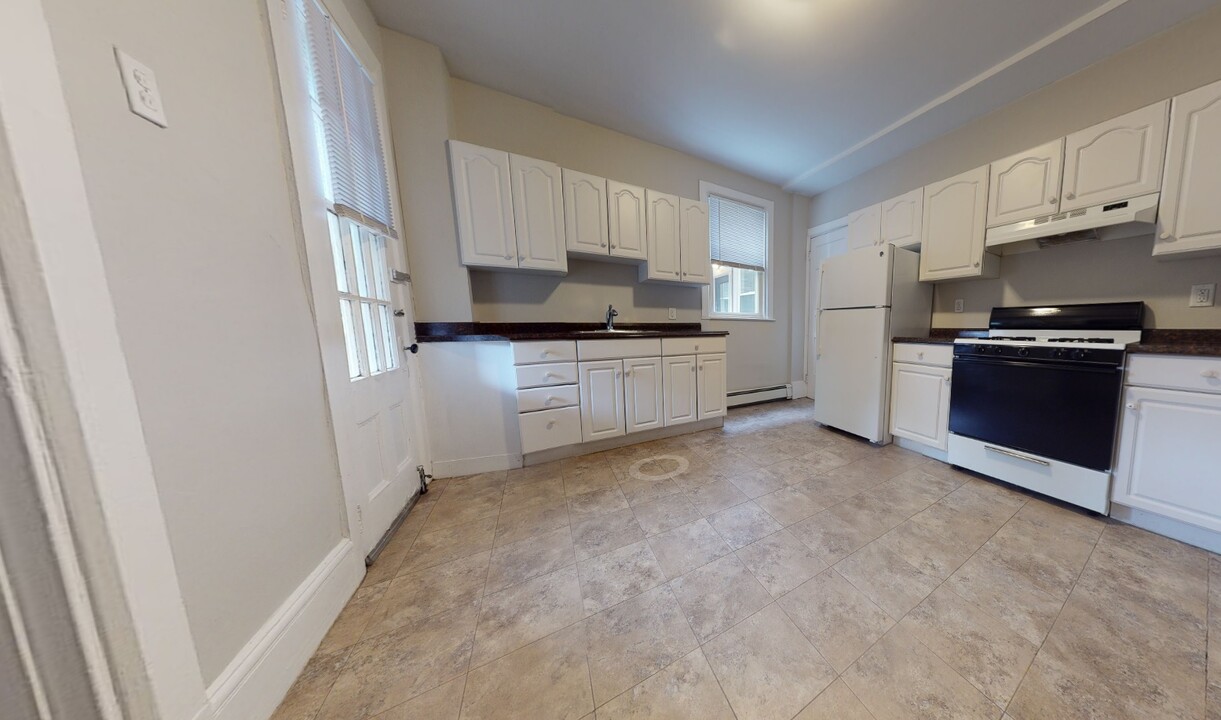 61 Dana St, Unit 8A in Cambridge, MA - Building Photo