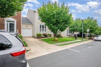 314 Ebaugh Dr SE in Leesburg, VA - Foto de edificio - Building Photo