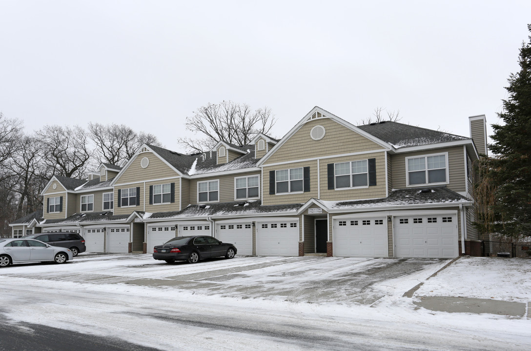 Maple Ridge Townhomes in Maple Grove, MN - Building Photo