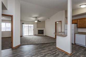 Crown Pointe Apartments in West Des Moines, IA - Foto de edificio - Interior Photo