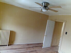 1126 W Rockland St, Unit 3 in Philadelphia, PA - Building Photo