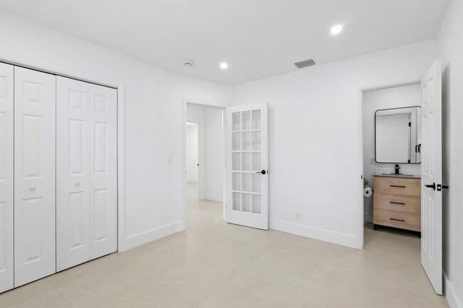 6573 Eaton St in Hollywood, FL - Building Photo - Building Photo