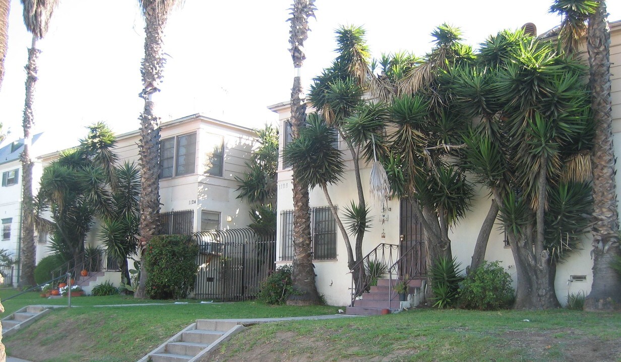 1124-1132 S 1/2 Menlo Ave in Los Angeles, CA - Building Photo