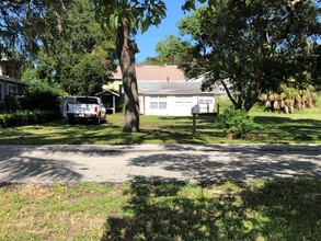 Johns Lake Duplex - Lakefront Estate Sale in Winter Garden, FL - Building Photo - Other