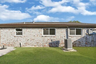 1803 Flamingo Dr in League City, TX - Foto de edificio - Building Photo