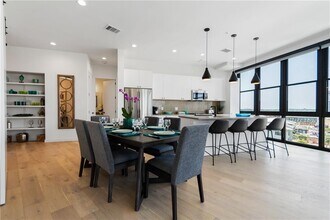 800 Embassy Dr in Austin, TX - Building Photo - Building Photo