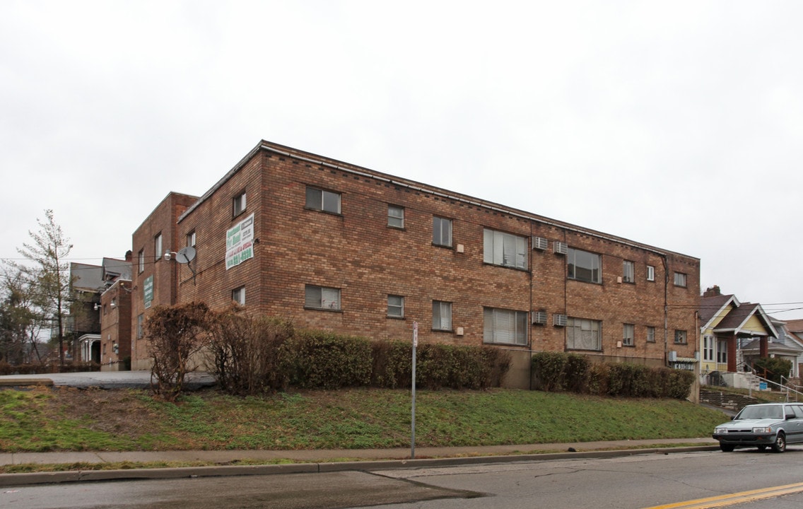 Colonial Vista Apartments in Cincinnati, OH - Building Photo