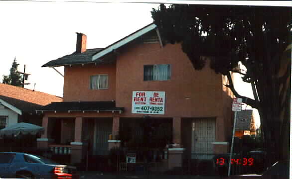 204-206 W 52nd Pl in Los Angeles, CA - Building Photo