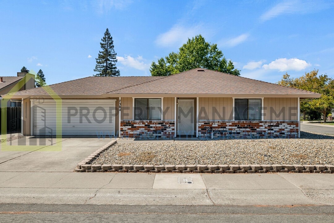 7384 Durfee Way in Sacramento, CA - Building Photo