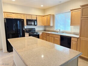 2748 Drummossie Dr in Henderson, NV - Building Photo - Building Photo