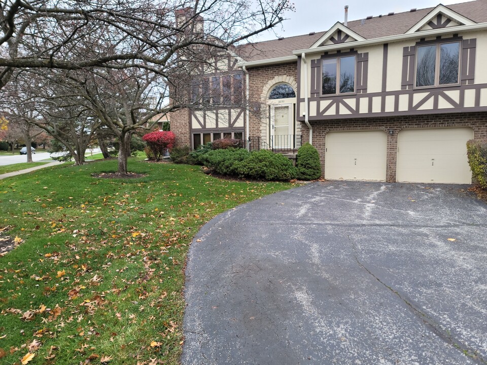 9230 Windsor Pky in Tinley Park, IL - Foto de edificio