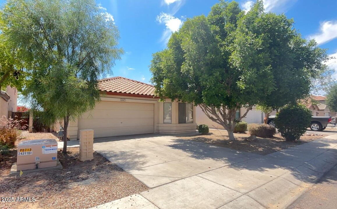10967 W Sheridan St in Avondale, AZ - Building Photo
