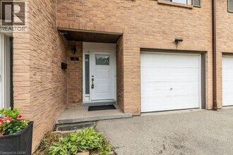 66 Summercrest Dr in Hamilton, ON - Building Photo - Building Photo