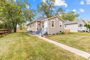 329 Albert Blvd in Kankakee, IL - Building Photo