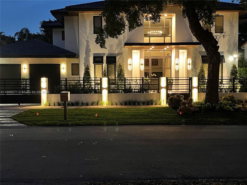 1515 Urbino Ave in Coral Gables, FL - Building Photo