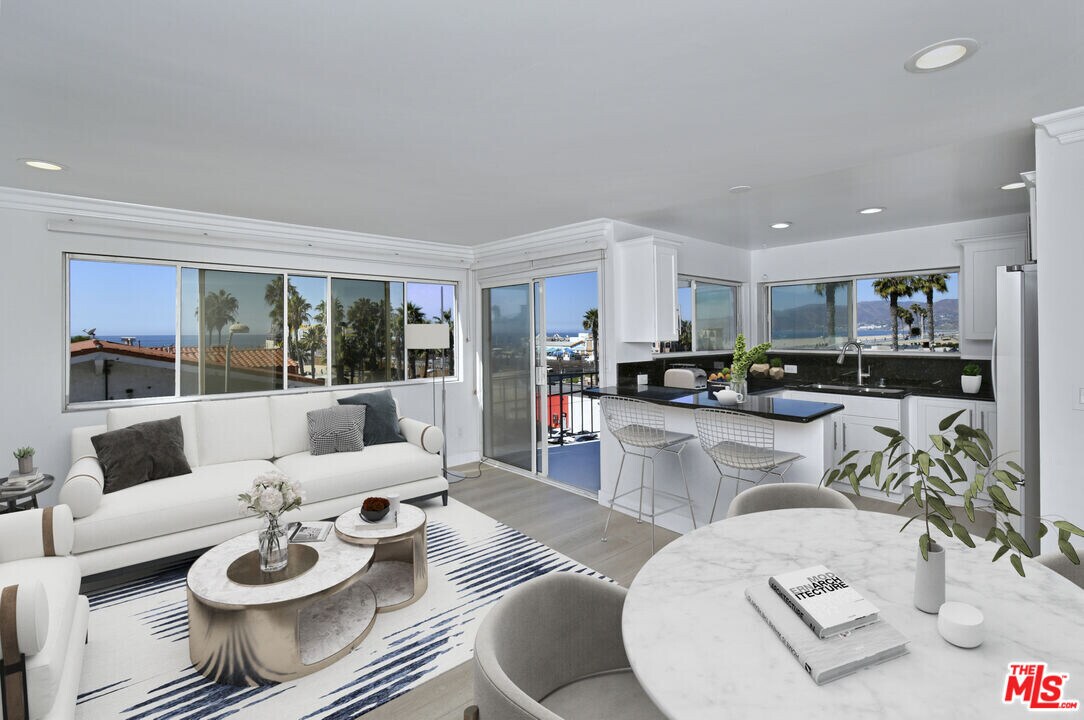 1649 Appian Way in Santa Monica, CA - Building Photo
