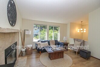 16102 NE 107th Ct in Redmond, WA - Building Photo - Building Photo