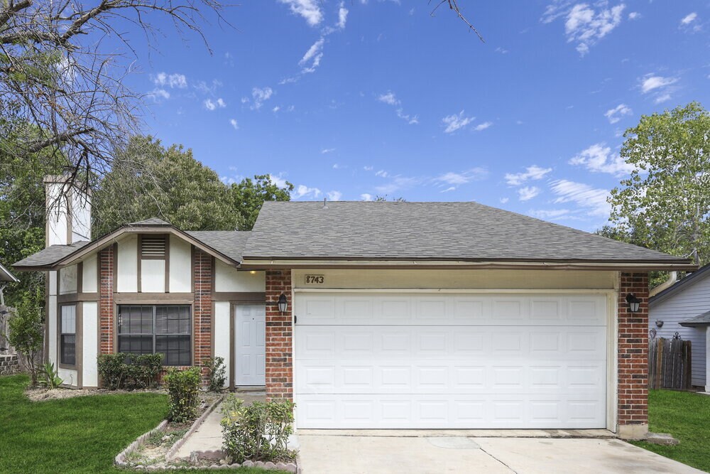 8743 Ridge Moon Dr in San Antonio, TX - Foto de edificio