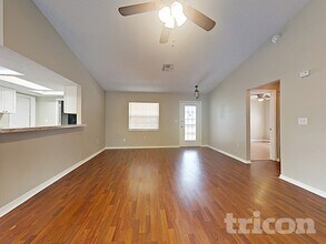 13415 Twin Lake Ave in Spring Hill, FL - Foto de edificio - Building Photo