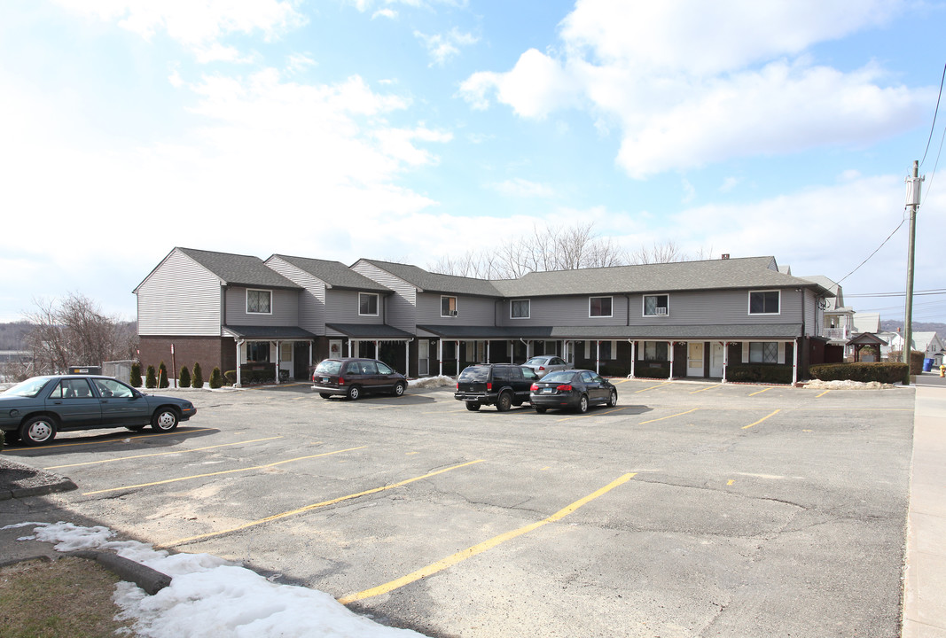 Valley View Apartments in Waterbury, CT - Building Photo