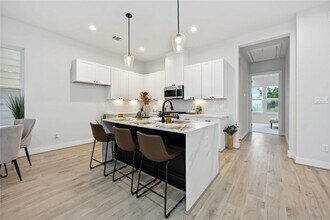 8020 Westglen Dr in Houston, TX - Building Photo - Building Photo