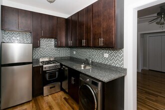 2249 W Wilson Ave, Unit 113 in Chicago, IL - Foto de edificio - Building Photo