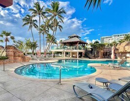 5225 Collins Ave in Miami Beach, FL - Building Photo