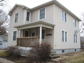205 1/2 S 4th Street in Fairfield, IA - Building Photo