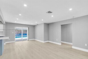 3801 N 66th Ave in Hollywood, FL - Building Photo
