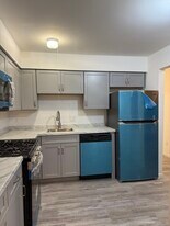 1 Oyster Bay Rd, Unit 1B in Absecon, NJ - Building Photo