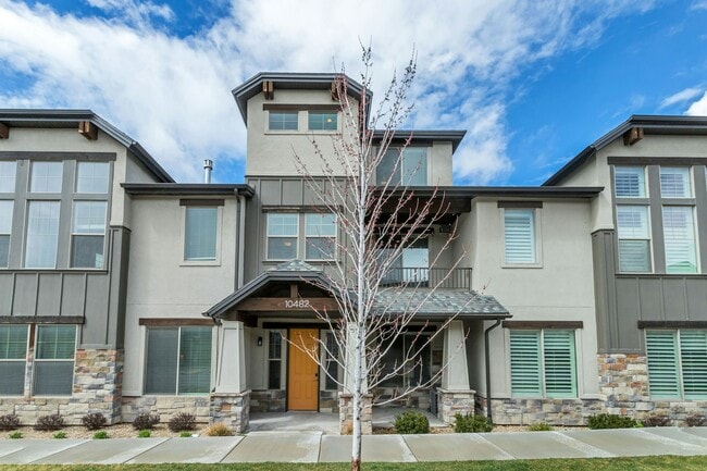 10482 S Beetdigger Blvd in Sandy, UT - Building Photo - Building Photo