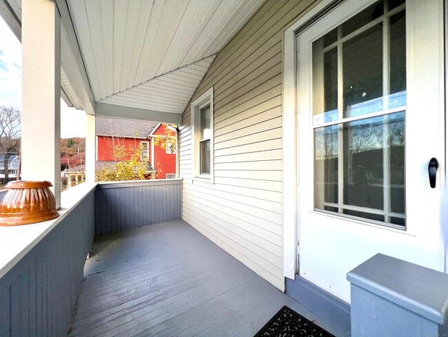 25 Golden Hill St in Naugatuck, CT - Building Photo - Building Photo