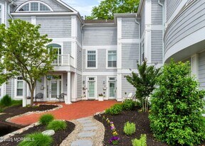 162 E Main St in Manasquan, NJ - Building Photo