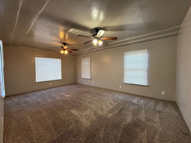 700 Philippine St in Taft, CA - Building Photo - Building Photo