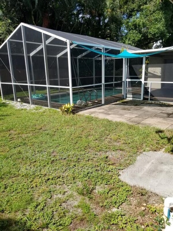 4706 Mi Casa Ct in Ft. Myers, FL - Building Photo - Building Photo