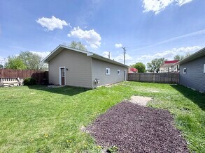 404 Main St E in Fairbank, IA - Building Photo - Building Photo