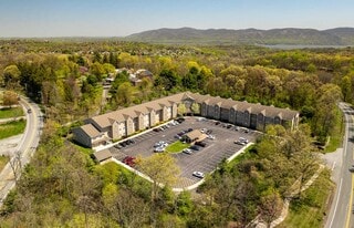 Amber Grove in New Windsor, NY - Building Photo