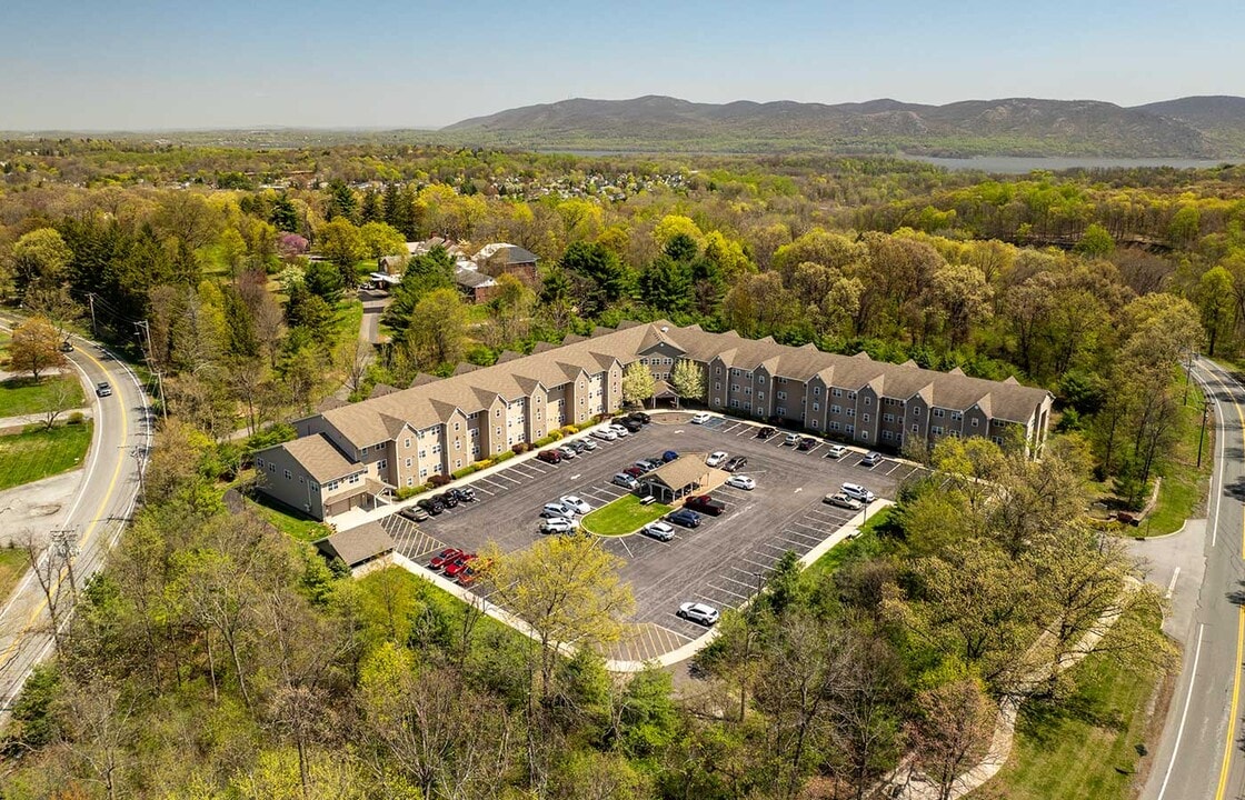 Amber Grove in New Windsor, NY - Building Photo