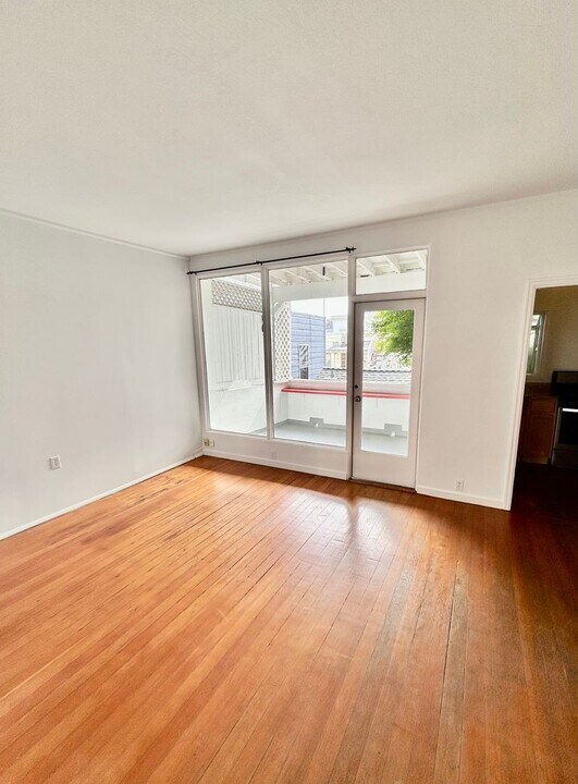 33 Genoa Pl in San Francisco, CA - Building Photo