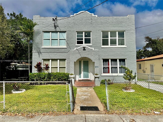 2369 NW Flagler Terrace in Miami, FL - Building Photo - Building Photo