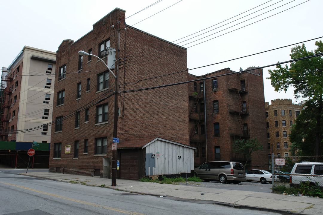 97 Caryl Ave in Yonkers, NY - Building Photo