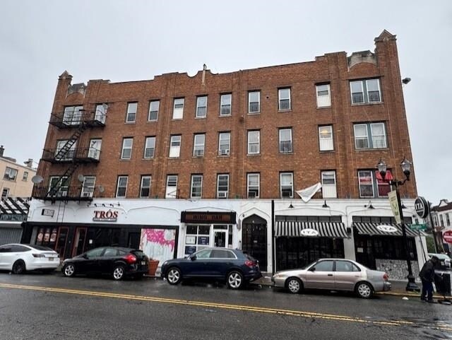 686 Bergen Ave in Jersey City, NJ - Building Photo